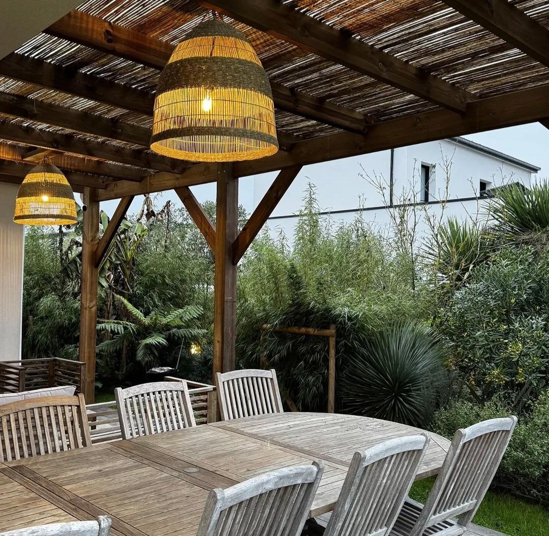 Pergola d'été éclairée